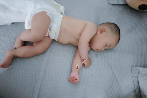 冷水江几个月宝宝会抬头